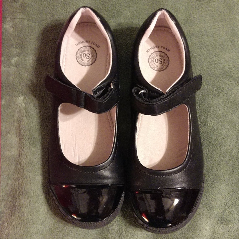 Shoes - Picture 2 of 5